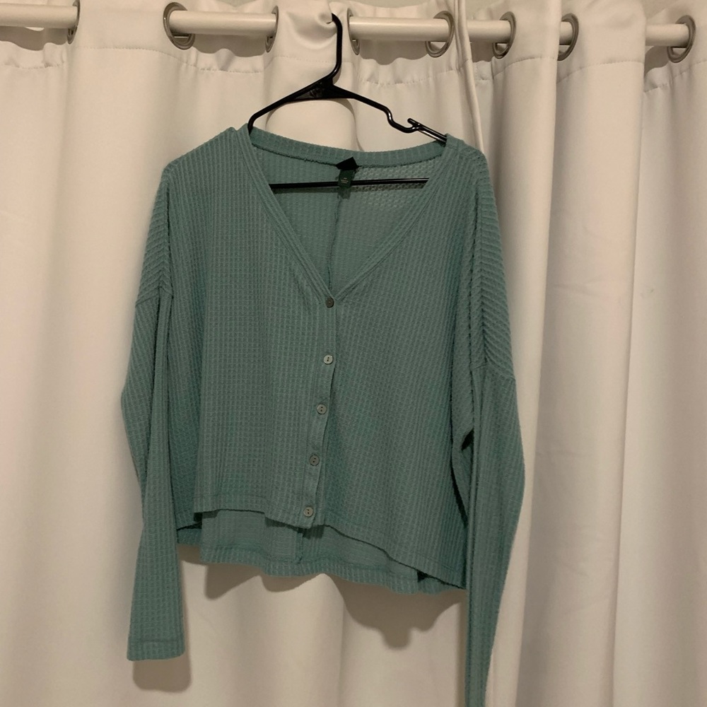 green cropped lightweight sweater